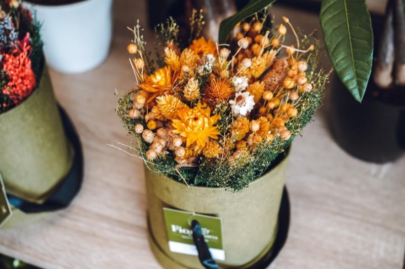 Boîte à chapeau de fleurs séchées