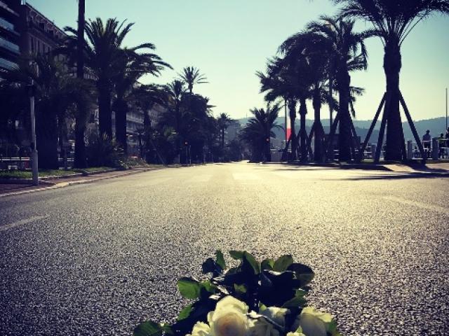 Les fleuristes du département présent pour rendre hommage aux victimes du 14 Juillet à Nice