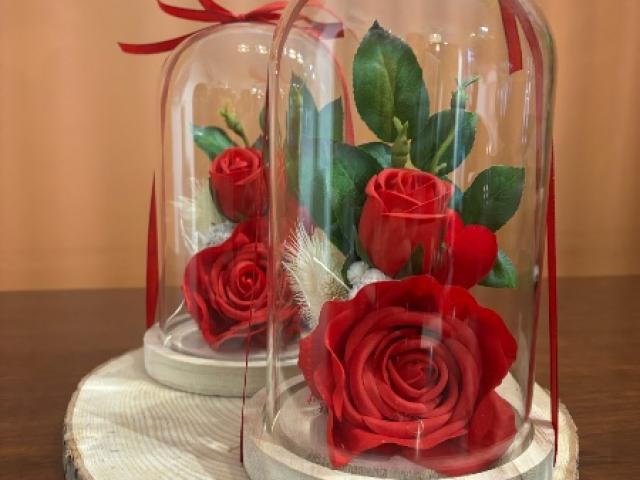 Cloches de rose rouge