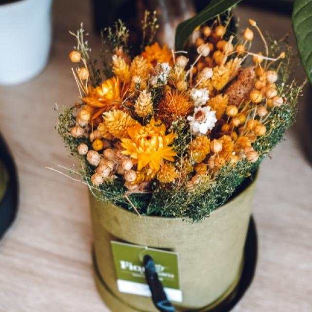 Boîte à chapeau de fleurs séchées